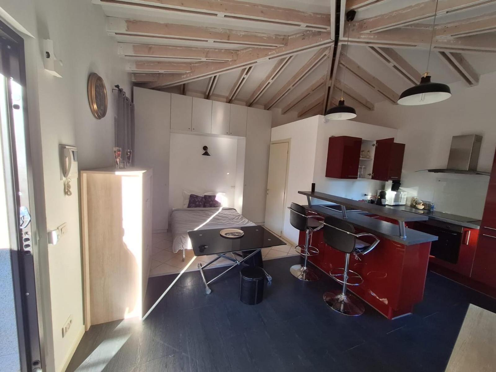 דירות אזה Studio Entre Mer Et Terre מראה חיצוני תמונה